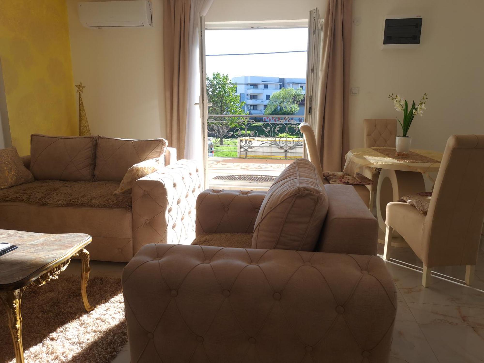 Dina Lux Apartman Jagodina Exterior photo