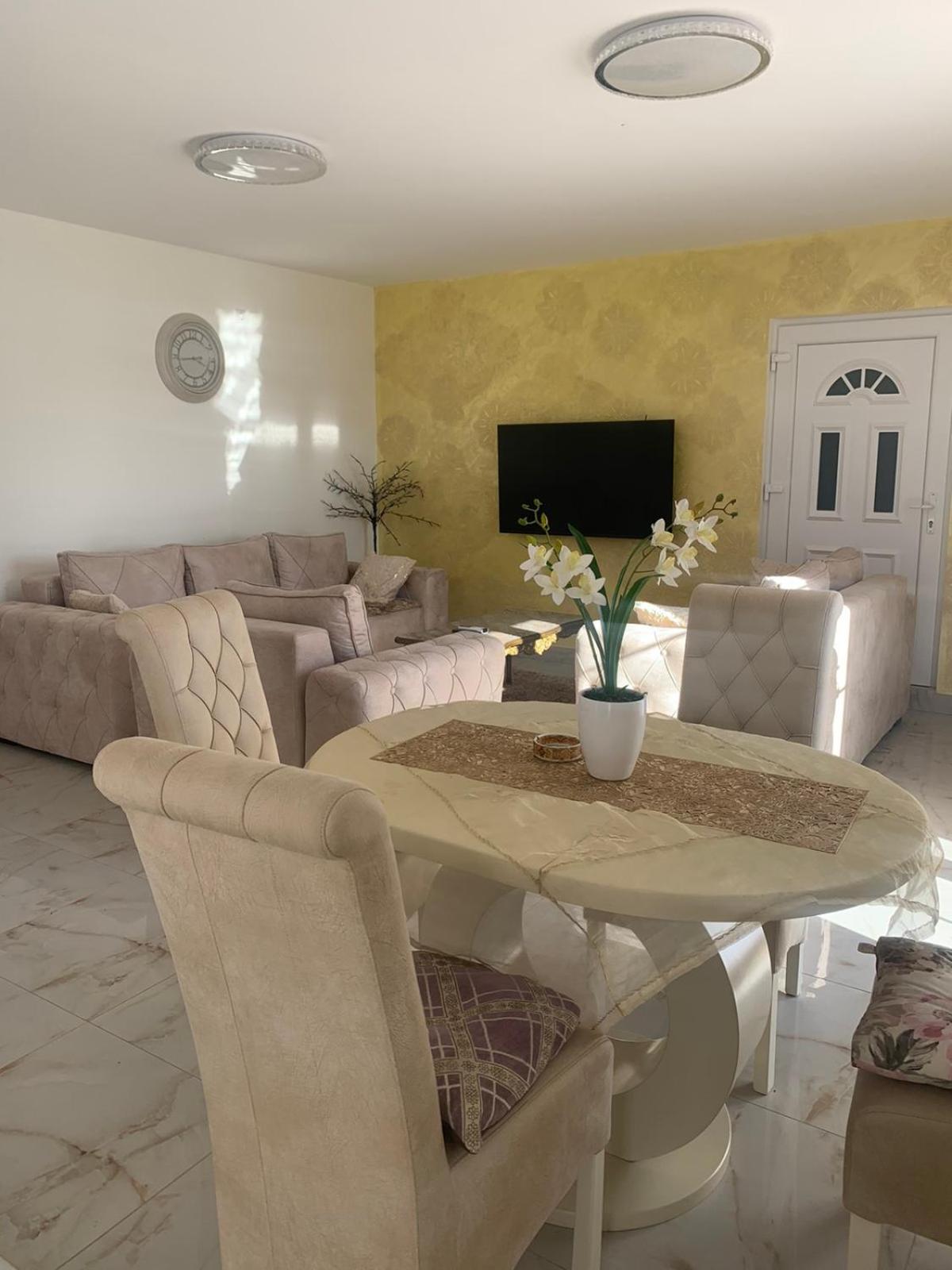 Dina Lux Apartman Jagodina Exterior photo